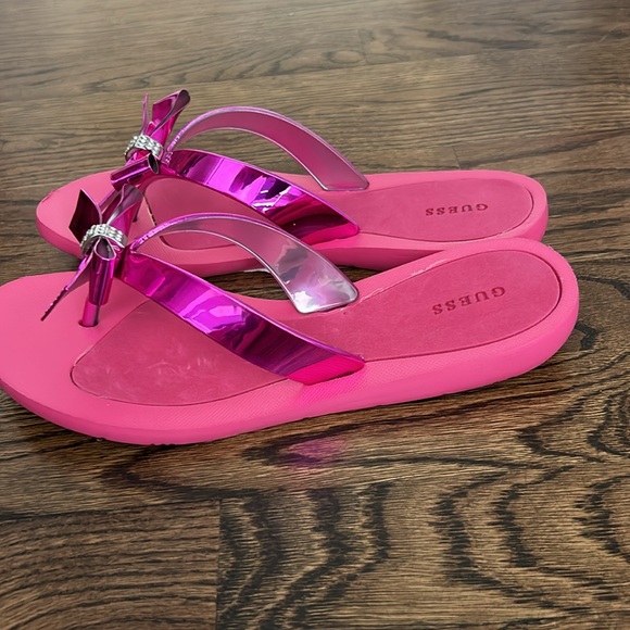 Guess NWOT glamour pink flip flops - Size 7 - Picture 4 of 5